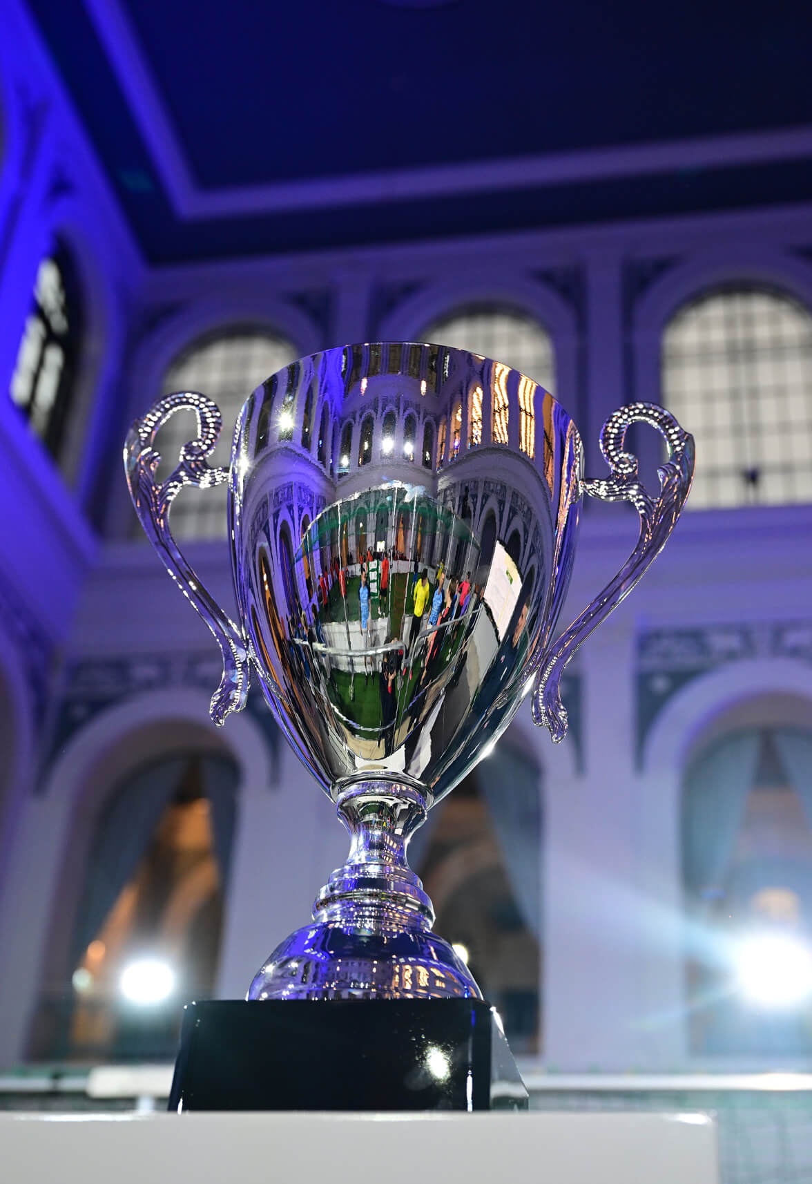 Nahaufnahme eines Pokals beim Handelskammer Cup 2025 im Börsensaal der Handelskammer Hamburg