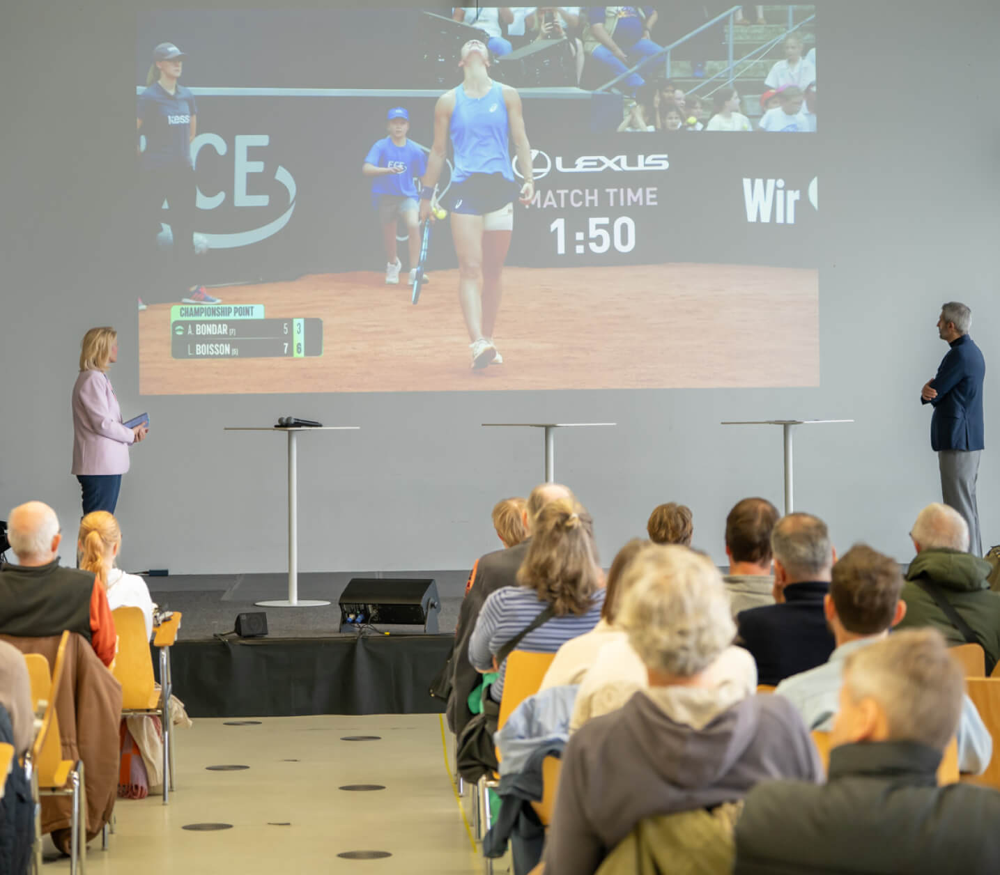 Bürgerdialog mit Leinwandübertragung des WTA-Finales Lois Boisson gegen Anna Bondar bei den MSC Hamburg Ladies Open