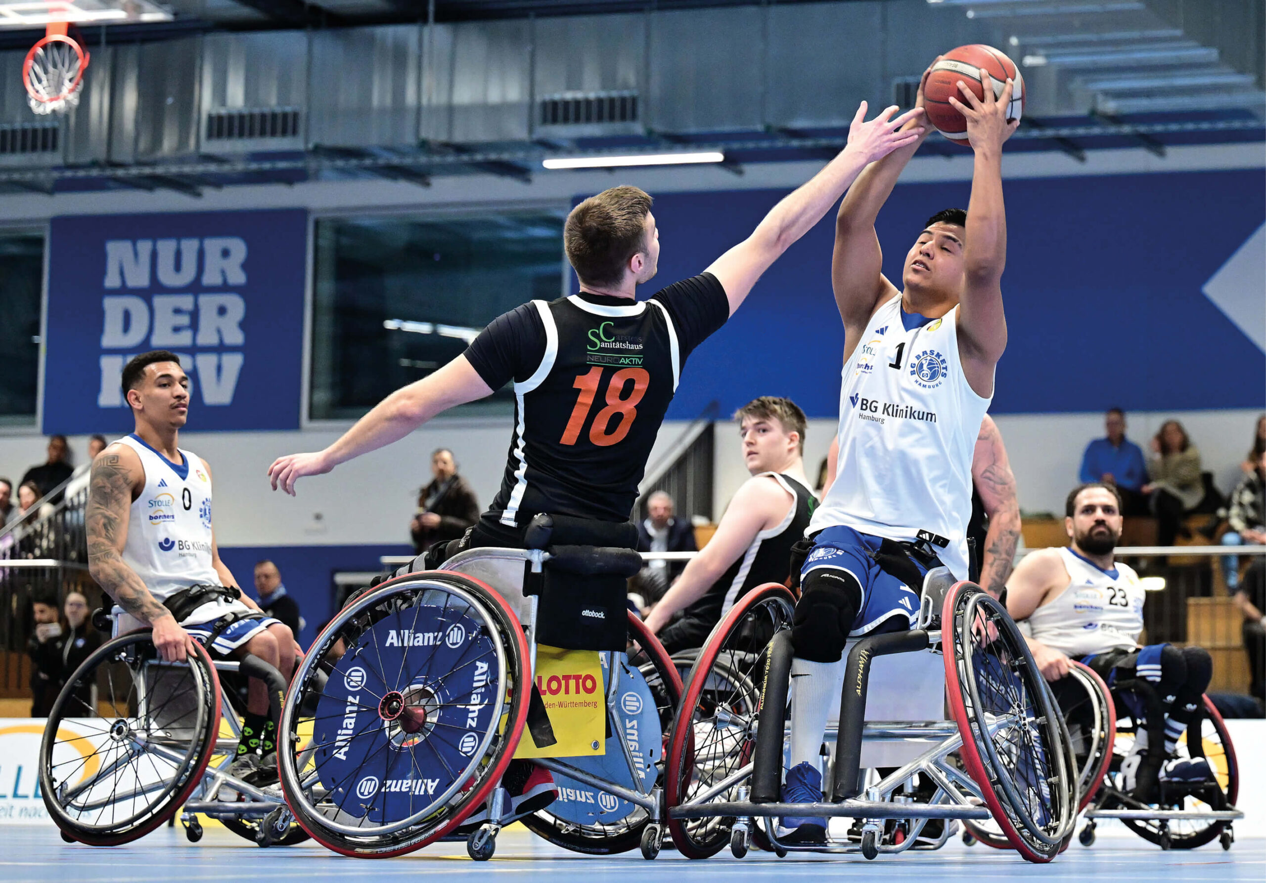 Rollstuhlbasketball-Spiel beim Opening des HSV-Zentrums am Volkspark mit Tip-Off BG Baskets Hamburg gegen Allianz Rollers Ulm.