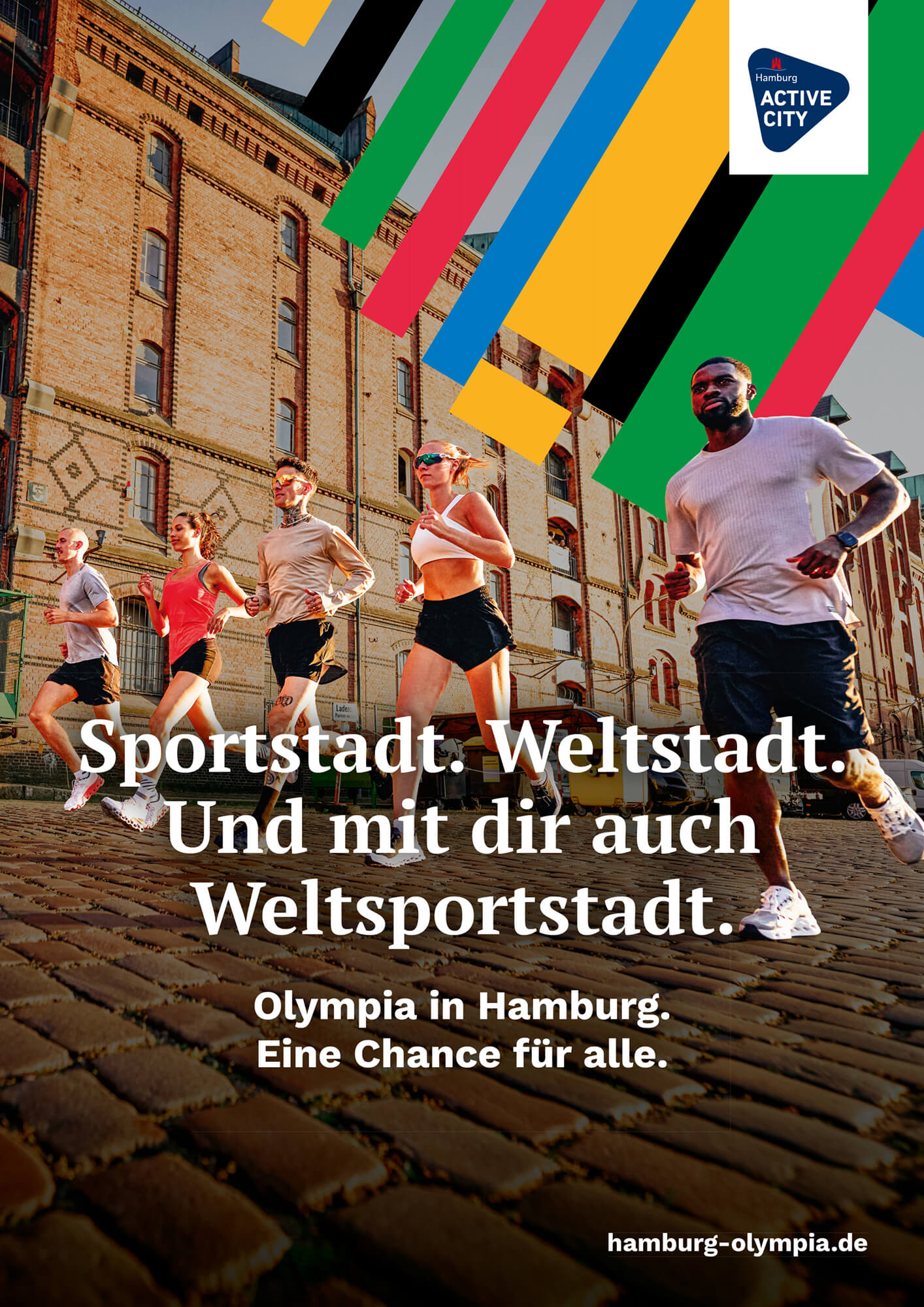 Fünf Joggerinnen und Jogger in der Hamburger Speicherstadt mit Olympischen Farben und Hamburg Active City Logo