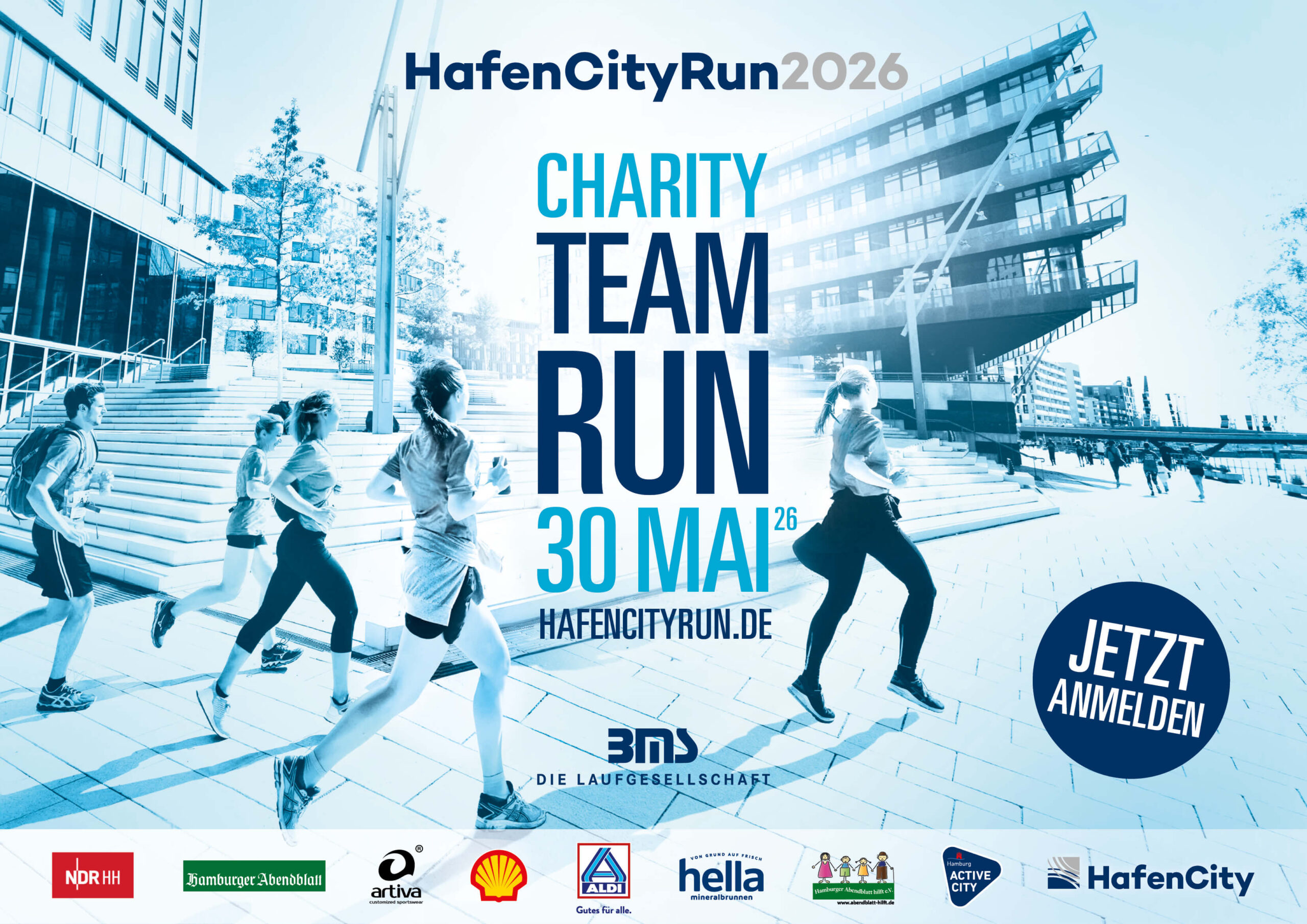 Vier Läuferinnen und ein Läufer joggen an den Magellan-Terrassen in der Hamburger HafenCity – HafenCityRun 2026